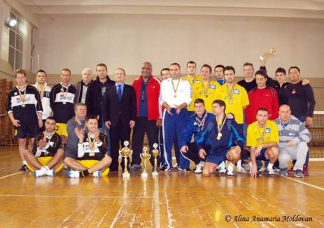 Salontanii de la Tengo s-au impus la Cluj şi rămân campioni naţionali la fotbal-tenis 